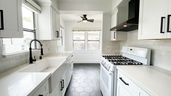 Building Photo - 2BD/1BA Charming Bungalow in Belmont Heights
