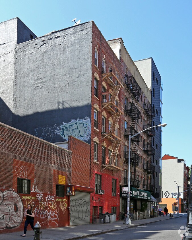 Building - 147 Elizabeth St