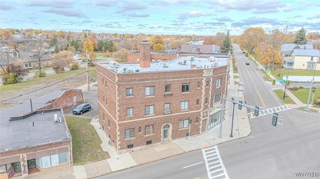 Building Photo - 530 Main St