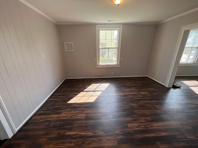 Foto del edificio - Remodeled 3 bedroom/ 2 bathroom home within minutes of downtown.