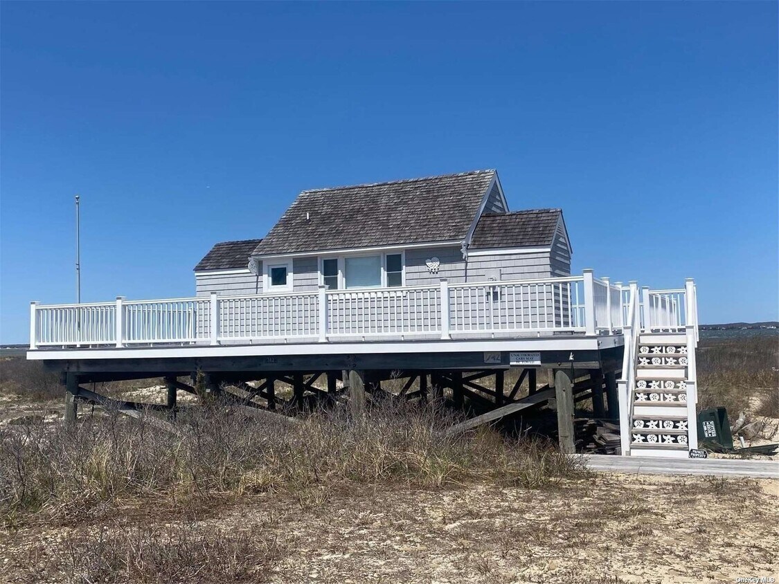 Primary Photo - 742 Dune Rd