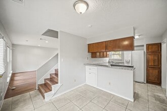 Building Photo - 10814 Sugar Hill Dr