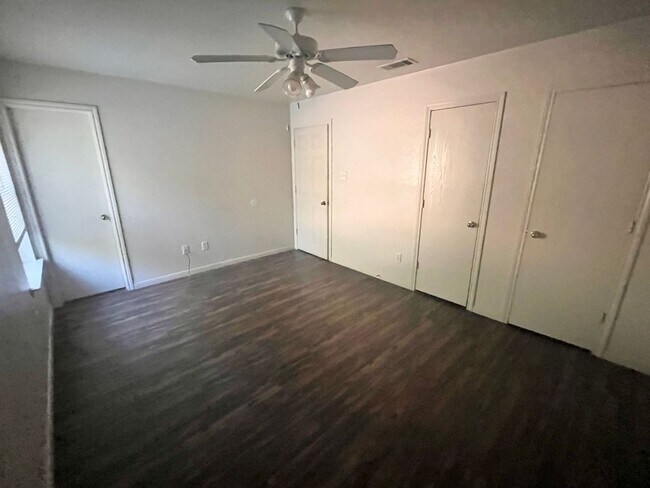 Foto del edificio - NEW IN MANAGEMENT- AVAILABLE NOW! ACCEPTING SECTION 8