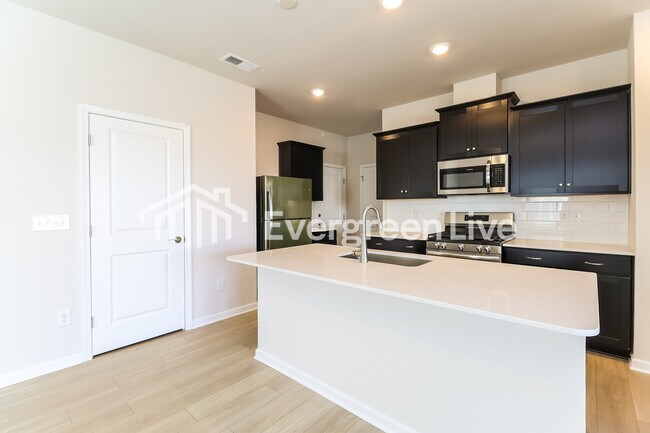 Building Photo - 1635 Swallow Tail Dr