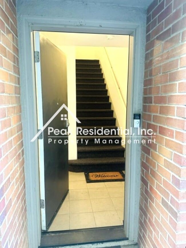 Building Photo - Beautifully Updated 1bd/1ba Land Park Area Condo with 1 Car Garage!