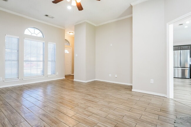 Foto del edificio - 512 Arbor Ln