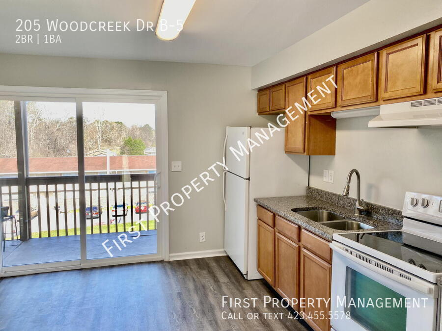 Foto principal - 205 Woodcreek Dr