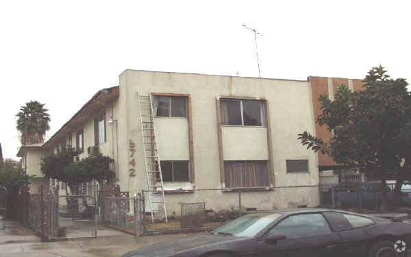 Building Photo - 5742 Waring Ave
