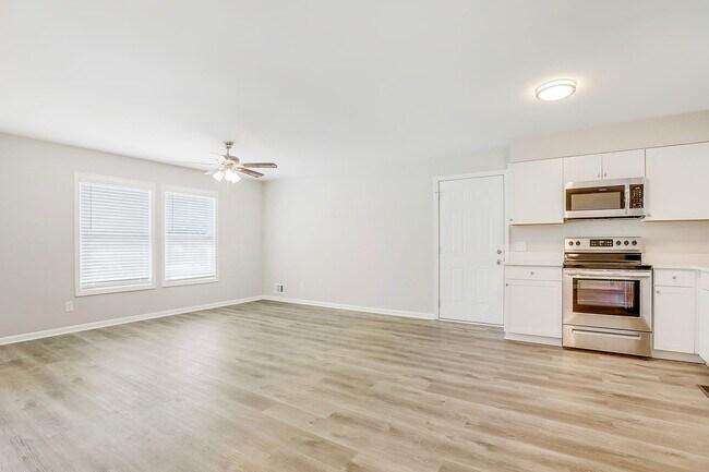 Building Photo - 556 Lakeridge Dr Se