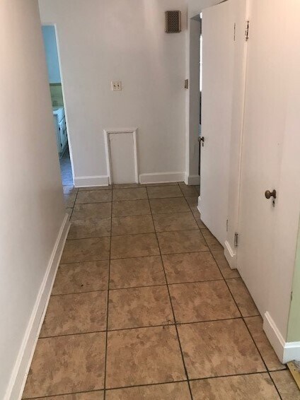 Foyer/Entrance - 1516 Dual Hwy