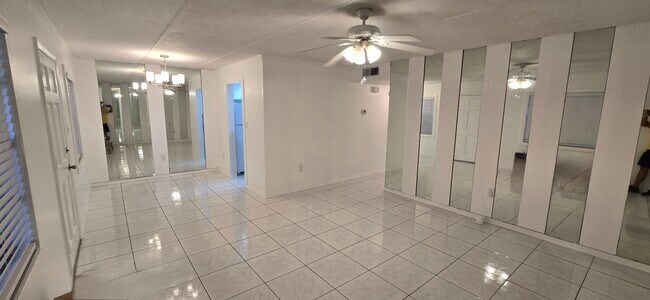 Foto del edificio - 4725 Christa Ct