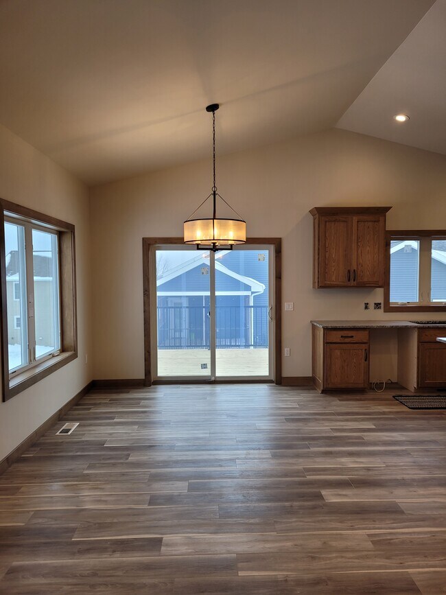 Dining room - 805 Blue Mounds St