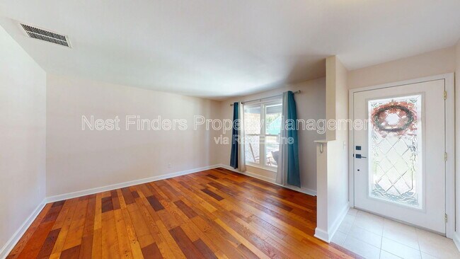Foto del edificio - 3734 B Ward St