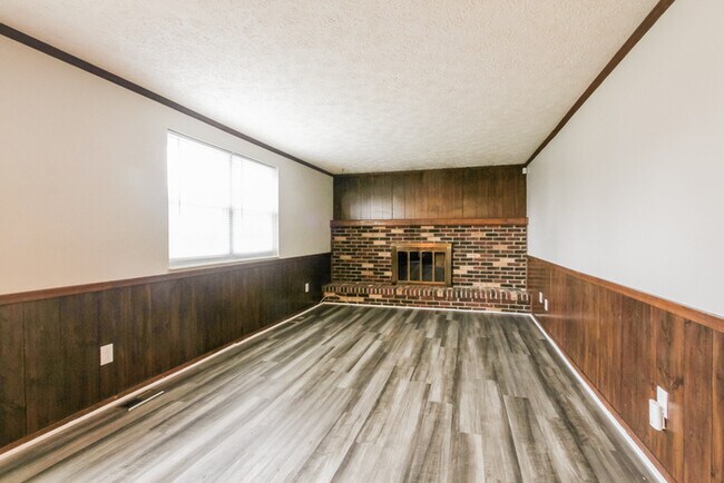 Foto del edificio - 1328 Brownswood Dr