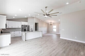 Building Photo - 543 Charwood Ave S