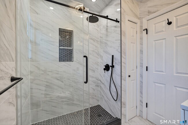 Foto del edificio - 195 Laurel Pl