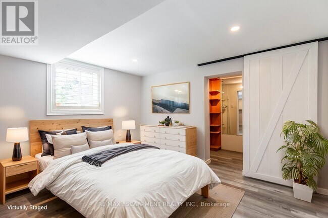 Photo du bâtiment - 927-927 Teal Dr