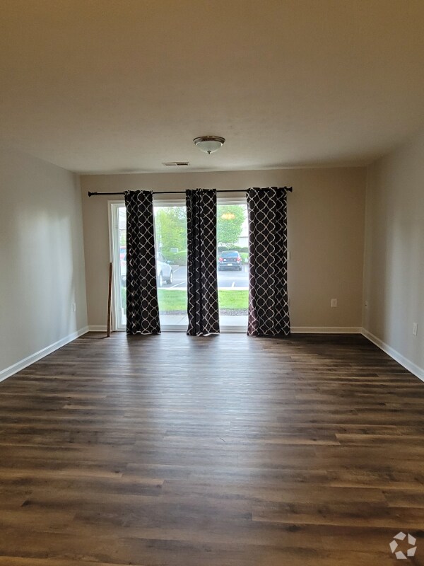 Building Photo - 9802 Legends Creek Dr