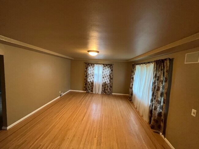 Living room - 3722 Shady Oak Rd