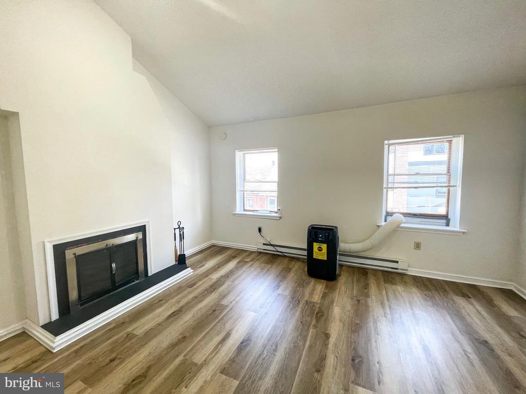Primary Photo - 104 Fairmount Ave