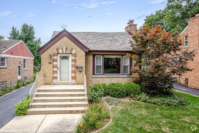 Building Photo - 9136 Sproat Ave