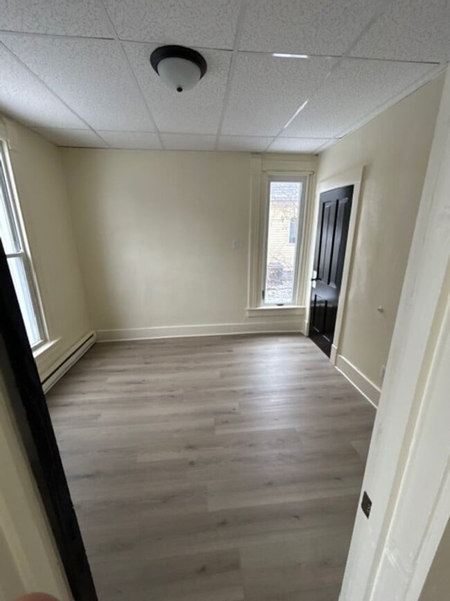 Foto del edificio - 303 Logan Ave