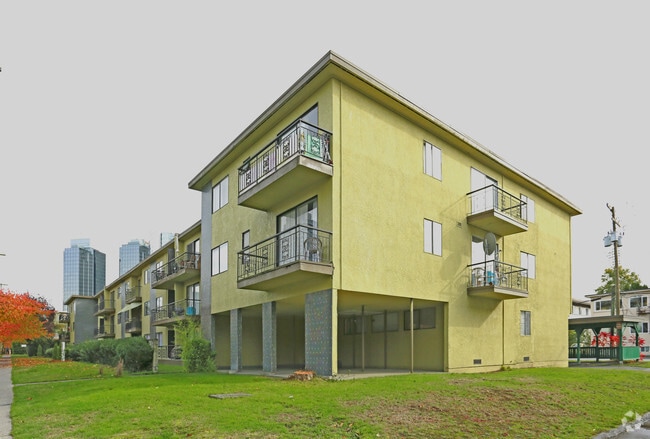 Building Photo - Villa Del Mar