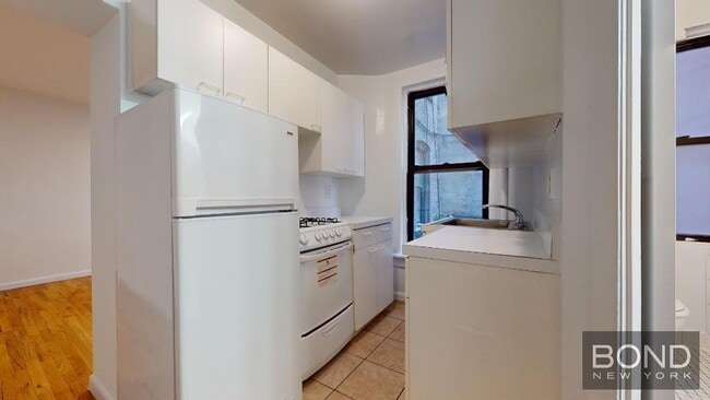 Building Photo - 411 E 70th St
