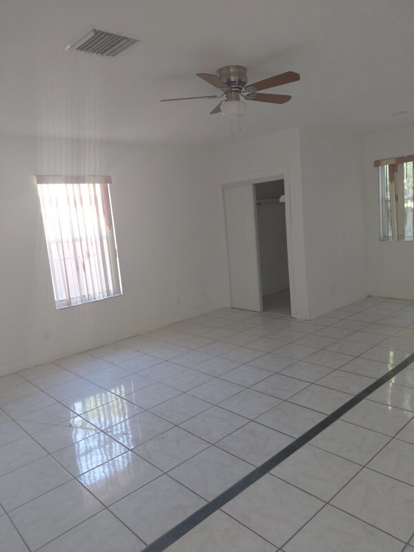 Foto del edificio - 3038 S Palm Dr