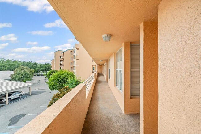 Foto del edificio - 4550 Pinebrook Cir