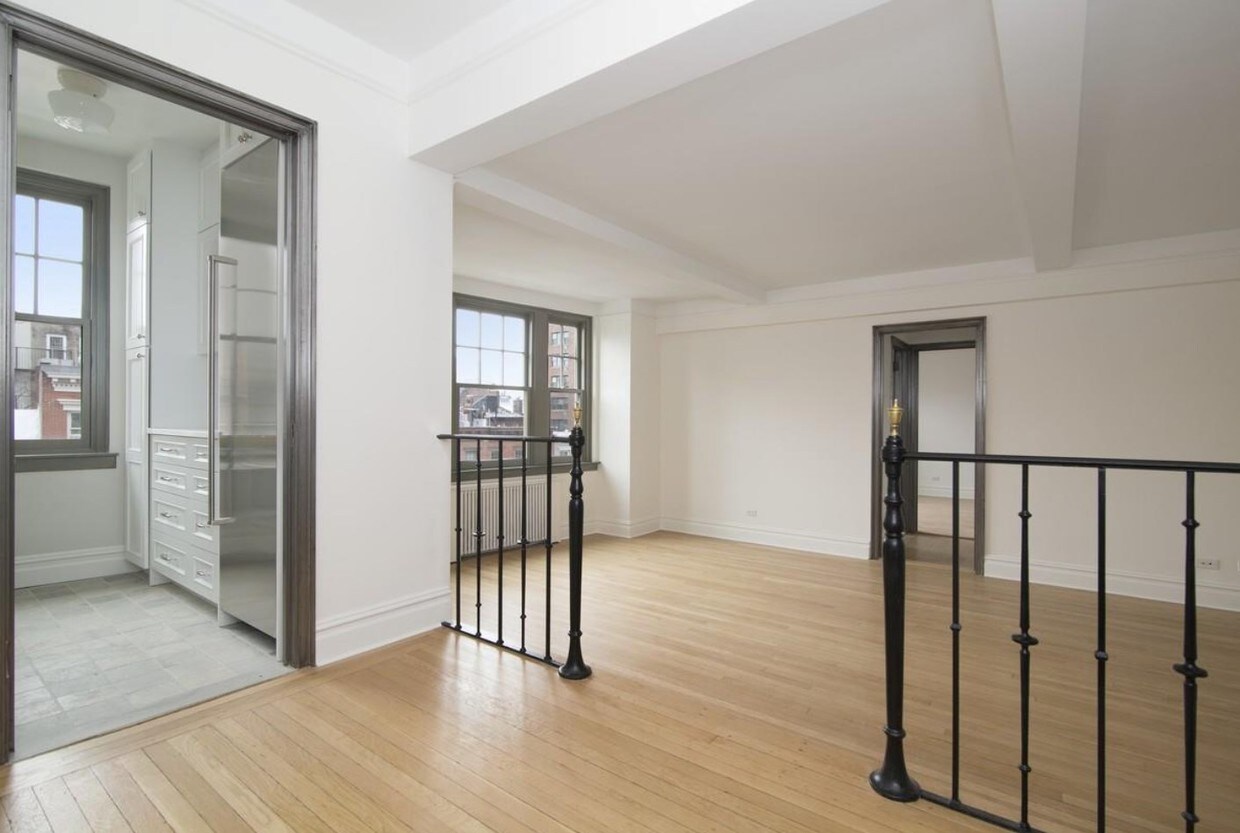 Primary Photo - 300 W 13th St