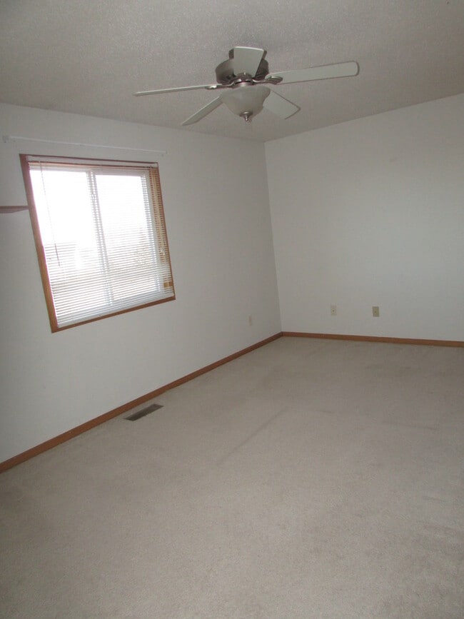 Foto del edificio - 3 BED | 3 BATH | DOUBLE GARAGE | SOUTH
