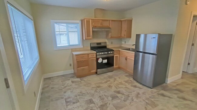 Building Photo - 2 bedroom 1 bath single level home
