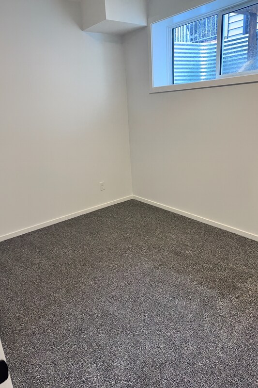 Photo du bâtiment - 7717-174A 174A Ave NW