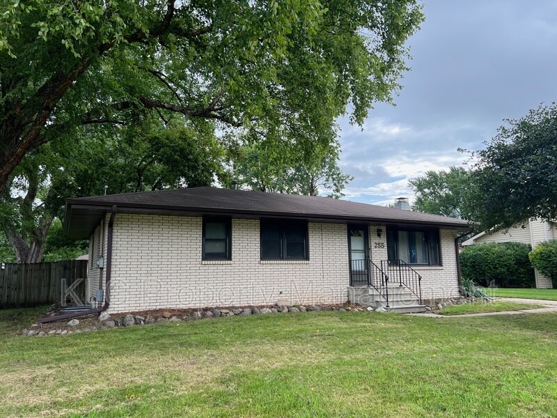 Primary Photo - 255 Waukee Ave