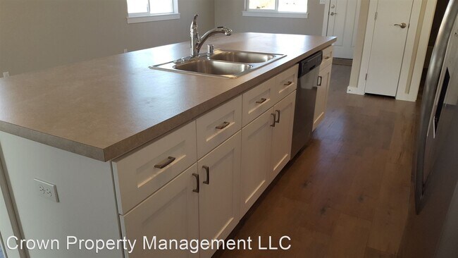 Foto del edificio - 3 br, 2 bath House - 909 Sanford Ave.