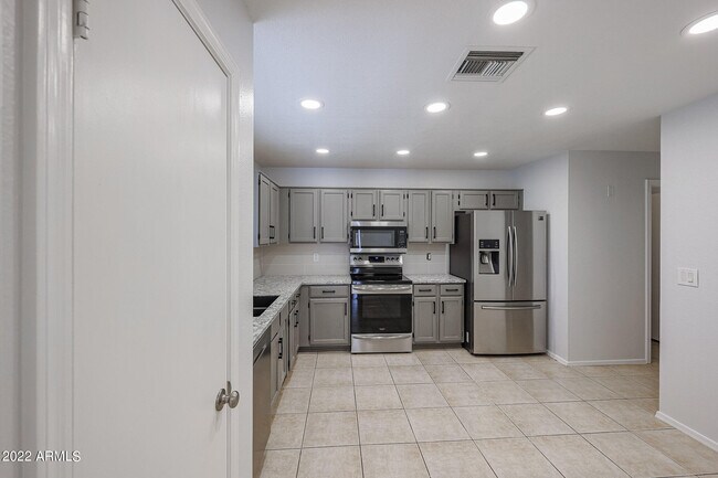 Foto del edificio - 7527 W Pershing Ave