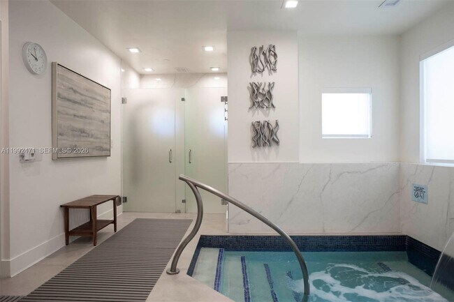 Foto del edificio - 4779 Collins Ave