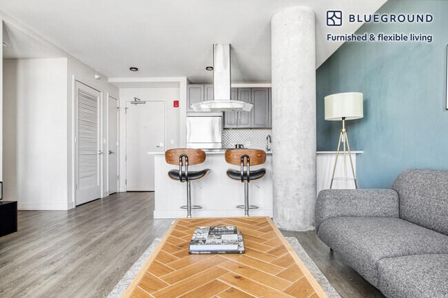Foto del edificio - 450 W Belmont Ave