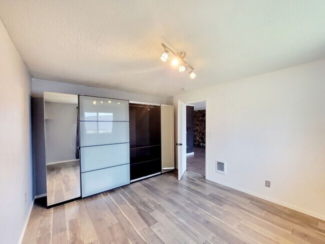 Foto del edificio - 1018 Callahan Dr