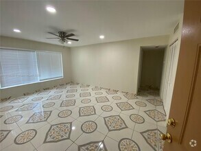 Building Photo - 2607 NW 39th Terrace