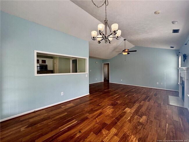 Foto del edificio - 422 Jamestown Ave
