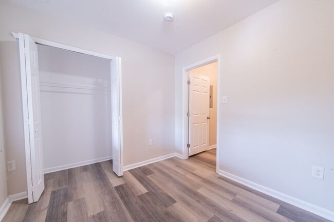 Building Photo - 1-Bedroom Apartment with Open Kitchen and ...