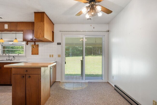 Foto del edificio - Charming 3 Bedroom Home with Tranquil Sett...