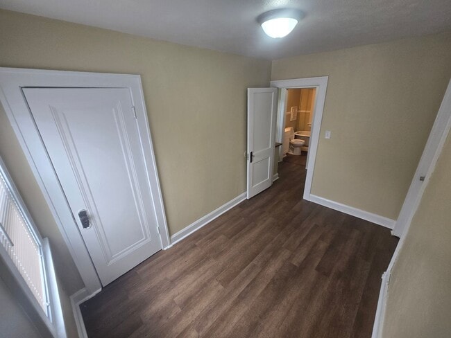 Building Photo - 2 Bedroom House