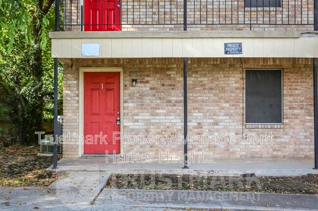 Building Photo - 501-501 Root Ave