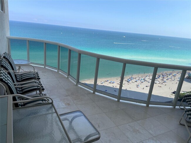 Foto del edificio - 17555 Collins Ave