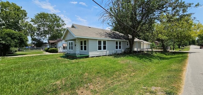 Building Photo - 215 San Jacinto St