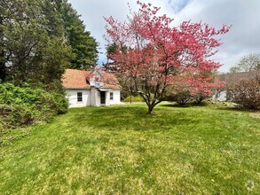 Building Photo - 354 Chapin St