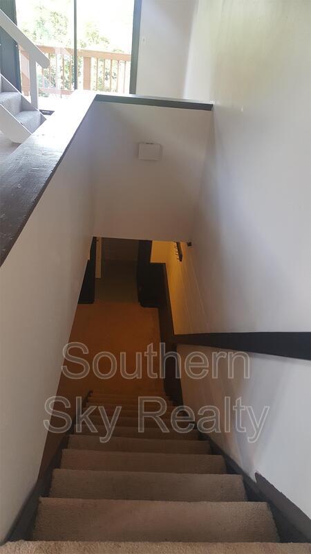 Building Photo - 2095 Penguin Dr